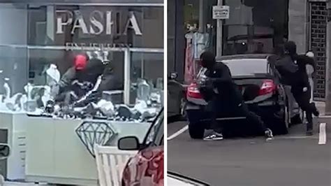 Shocking Video Shows Manhattan Beach Jewelry Store Smash And Grab Robbery