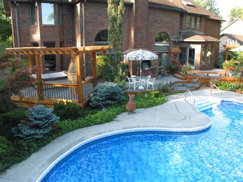 Pick and choose your favorite pool options, and we can transform your backyard into your own beach paradise. Build an oasis - your own "Portabackyarda". A deck around the pool allows you to enjoy your ...