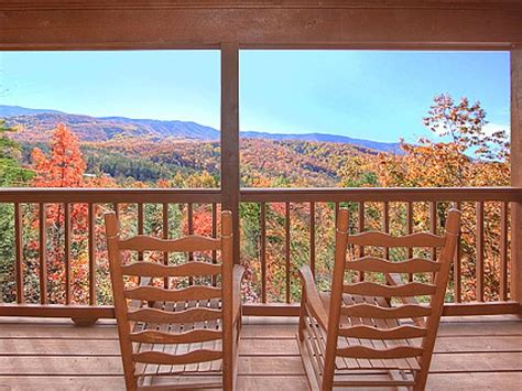 6 Cabins To Book This Fall With Great Views In The Smoky Mountains