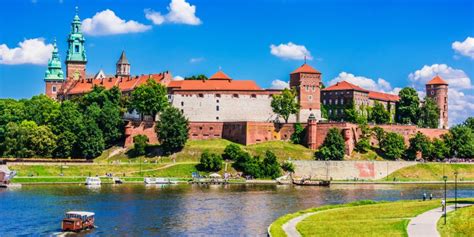 Cracovia (vodka), brand of polish vodka. POLONIA - Curiosità