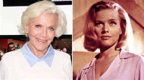 Honor Blackman Pussy Galore Actress Dies Aged 94 Ents And Arts News Sky News