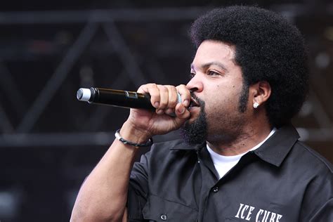 Review Ice Cubes Everythangs Corrupt Signals His Rise In Mainstream Rap The Daily Free Press