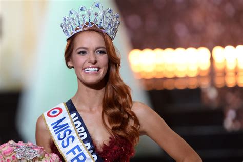 VidÉo Miss Univers 2019 Maëva Coucke Chute Lors Du Défilé En