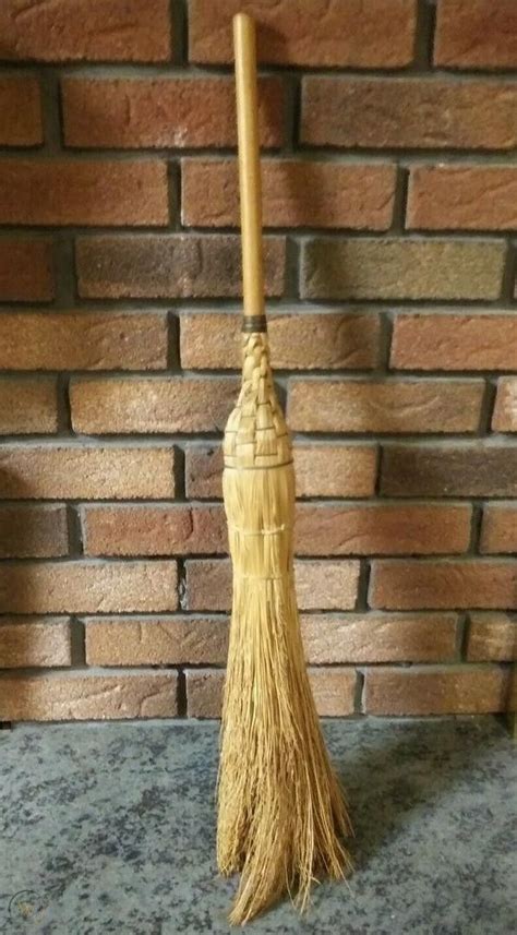 40 2020 Vtg Straw Hearthwisk Broom Round 31 Wood Handle Handmade