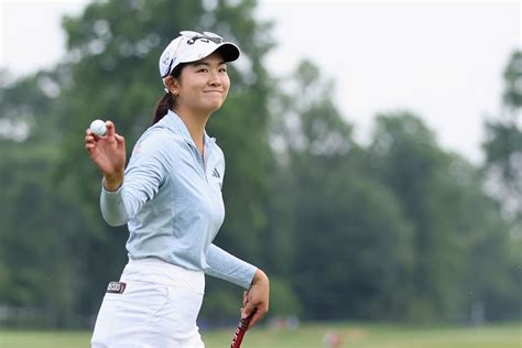 Rose Zhang Hits Golf Tee Into Her Own Back Pocket Video