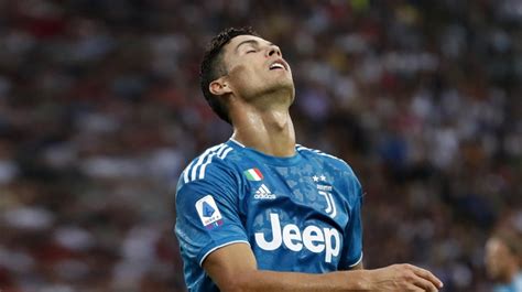 Fußballstar cristiano ronaldo trägt jetzt zopf. Cristiano Ronaldo y la Juventus ganan al Parma, en un gris ...
