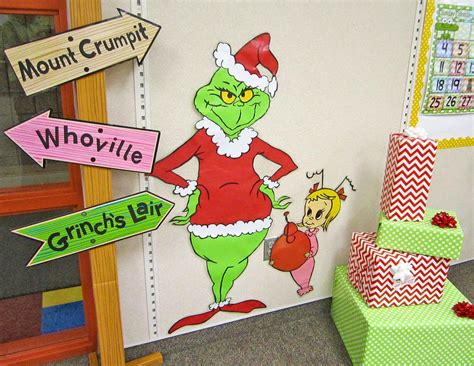 How to make a christmas tree look like the grinch? Office christmas decorations, Grinch christmas decorations ...