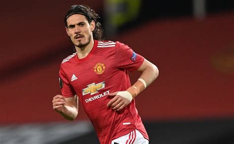 Manchester united itampa mshambuliaji wa uruguay edinson cavani nyongeza ya mshahara wa pauni milioni 2.5 ili kumbakiza mchezaji huyo wa miaka 34 klabuni hapo kwa mwaka mwingine. Edinson Cavani I Ole Gunnar Solskjaer is trying to ...