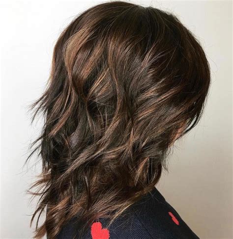 Medium Textured Haircut With Dynamic Layers Hårfrisyrer Brunette Coupe