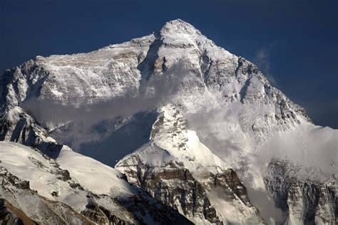 ¿cuál Es La Montaña Más Alta Del Mundo Y La Más Baja Del Mundo