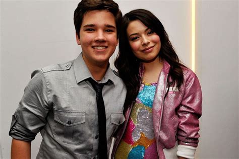 After much anticipation, the reboot of icarly is finally streaming on paramount+ and the series' pilot episode answered one of fans' most pressing questions: iCarly is Getting a Paramount Plus Reboot | HYPEBAE