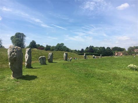 Visit Avebury Stone Circle In Wiltshire England Veni Vidi