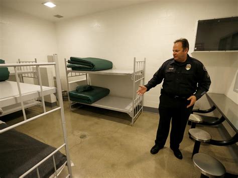 A three year sentence is 365 days x 3 , unless it is a leap year then that particular year would equate to 366 days so a 3 year sentence in the u.k is 1195 days or 1196 days (leap year) of which you would be eligible for release after serving half of that. Upgrade your jail cell - for a price: Some people ...