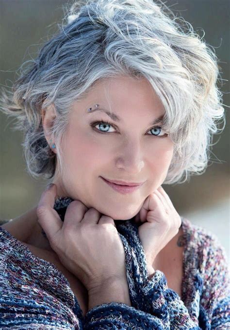 Stunning Beauty Thinninghairwomen In 2019 Grey Curly Hair Silver