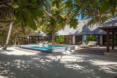 The St Regis Bora Bora Resort Vs Four Seasons Resort Bora Bora