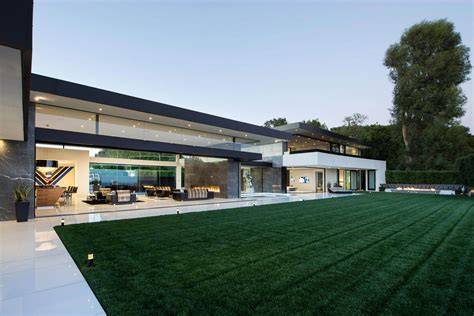 Contemporary Home in Bel Air by McClean Design | HomeAdore