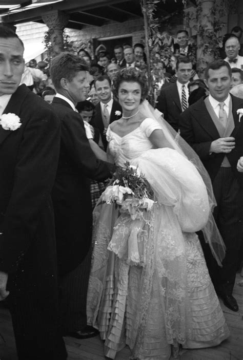 Schlossberg in an intimate catholic ceremony on cape cod. HISTÓRIA LICENCIATURA: O casamento de John F. Kennedy e Jacqueline Bouvier, 1953