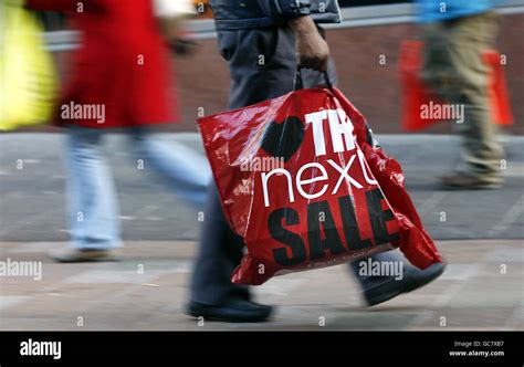 Bargain hunters hit the shops Stock Photo - Alamy