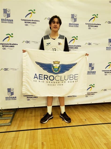 A medida oficial é tomada a partir do meio da rede. FOTO: Atleta potiguar de 14 anos e 1,84 de altura é ...