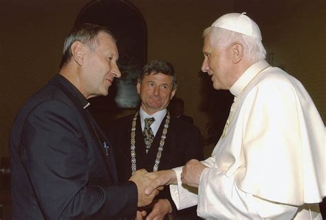 Im süden bildet der inn mit seinen schönen auwäldern die gemeindegrenze. Gemeinde Aschau a.Inn: Papst Benedikt XVI.