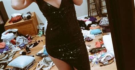 Girls Mirror Selfie Goes Viral For All The Wrong Reasons Huffpost Life