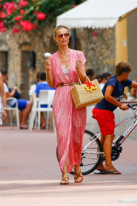 Eva herzigová a déjà été mariée au musicien tico torres. EVA HERZIGOVA and Gregorio Marsiaj Out in Varigitti 08/20 ...