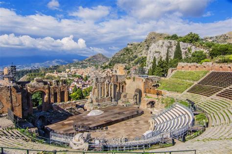 It comprises the po river valley, the italian peninsula and the two largest islands in the mediterranean sea, sicily and sardinia. Taormina & Sicily | Sensational Italy
