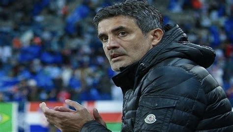 مدرب الهلال السعودي، رامون دياز يعاني من الغياب الذي ضرب الفريق حيث سيغيب في المقابل يبحث العين عن بطاقة التأهل، ويملك الكرواتي زوران ماميتش مدرب العين سجلاً مميزاً أمام نادي الهلال الذي سبق وأن التقاه في ثلاث مناسبات واحدة مع العين، ومواجهتين مع فريقه. زوران يشكر رابطة المحترفين باللغة العربية بعد اختياره أفضل ...