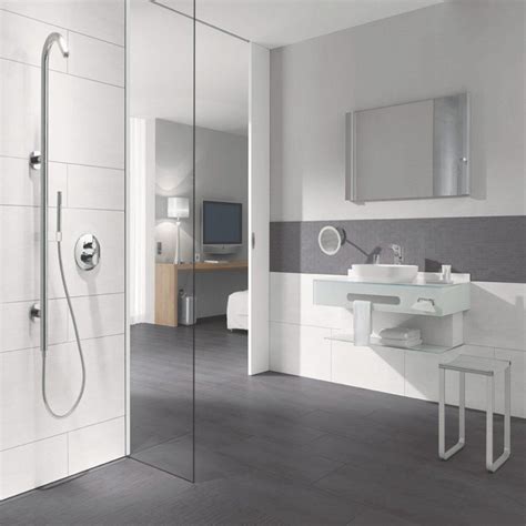Grau lässt sich im bad so vielfältig einsetzen wie weiß. Fliesen Badezimmer Modern Wei Design von Bad Grau Weiß ...