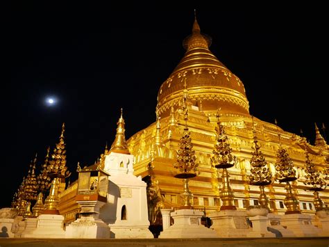 Shwezigon Pagoda Bagan Myanmar—wonder Of The Burmese Mind Of A