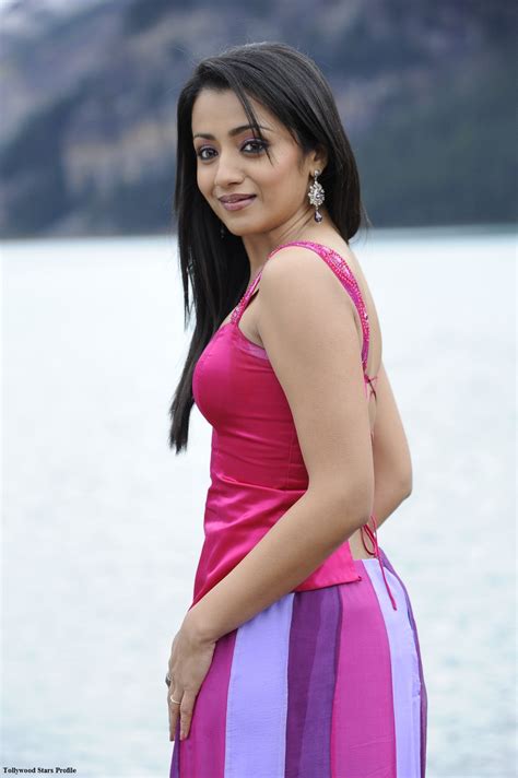 trisha hot red saree stills from body guard movie trisha in red saree spicy stills tollywood