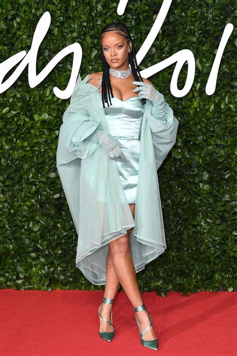 Rihanna Just Made Her Red Carpet Comeback So You Should Probably To