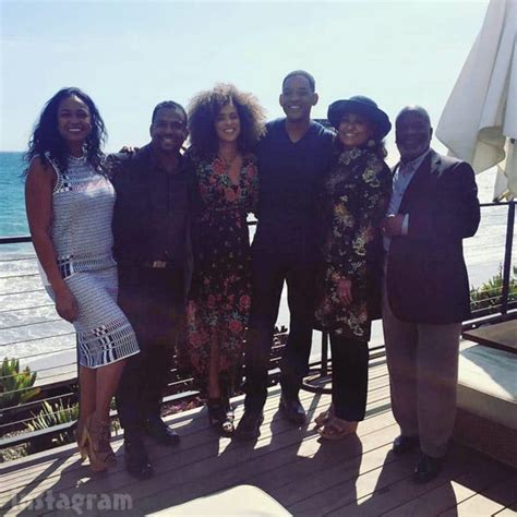 Each episode follows a year in the life of morbidly obese individuals, who usually begin the episode weighing at least 600 pounds (270 kg), and documents their attempts to reduce their weight to a healthy level. PHOTO Fresh Prince of Bel-Air cast reunites, are chillin ...