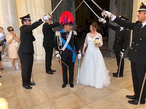 Matrimonio con picchetto d’onore in Duomo: il capitano dell'Arma