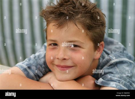 Junge 9 Jahre Alt Fotos Und Bildmaterial In Hoher Auflösung Alamy