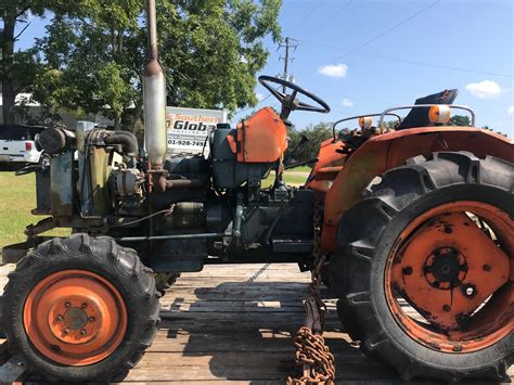 Salvage Tractor - Kubota L2201DT