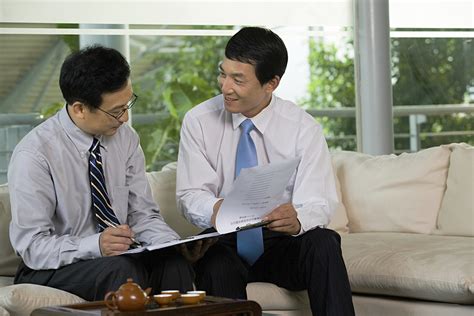 Two Chinese Businessmen In A Meeting Learn Chinese In Singapore