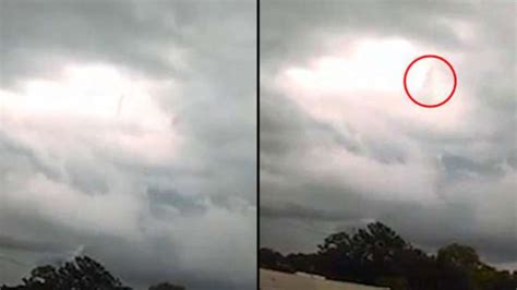 Gambar awan langit langit rumah. Download Gambar Awan Di Langit Langit Rumah