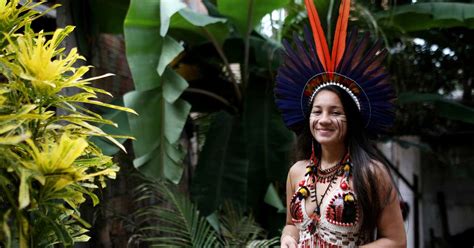 jovem indígena do amazonas luta para proteger floresta da ganância
