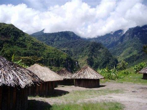 Malam kudus, jumat 24 desember 2010. Tempat Wisata Di Papua