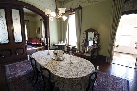 A Glimpse Of Modern Life In Late 1800s Victorian Home Decor Home