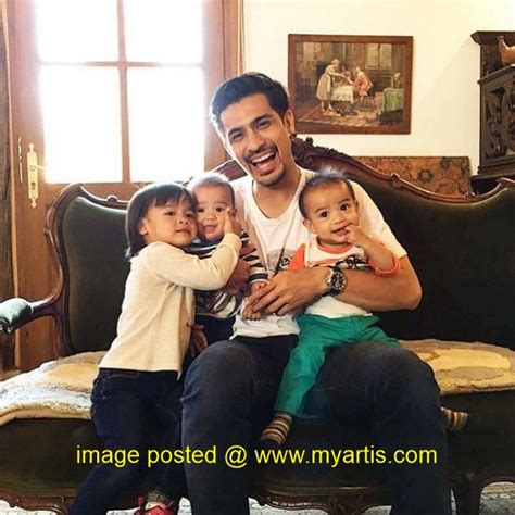 Dalam islam, sebenarnya ada larangan khusus berkaitan menggantung gambar di rumah kerana dikhuatiri ada unsur pemujaan atau pengkhianatan. MYARTIS.COM | MYARTIS | MY | ARTIS: 9 GAMBAR - KELUARGA ...