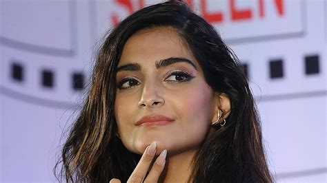 Sonam Kapoor Reveals The ‘problem With Blind And The Zoya Factor Bollywood Hindustan Times