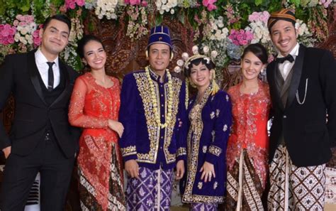 Mansyur s biarkanlah lagu dangdut. Niat Banget, Pernikahan Cut Keke-Teuku Ryan 'Cinta Suci ...