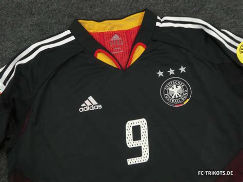 Hoy nos han pasado las primeras imágenes del modelo away de alemania, que le hará compañía a la nueva camiseta local. Germany 2004 Away Kit