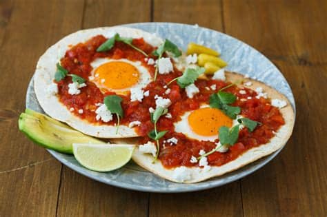 Por eso, el arte de freír un huevo se puede complicar muy mucho si. Receta de huevos rancheros | CocinaDelirante