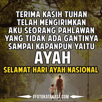 Umumnya hari ayah diperingati dengan pemberian hadiah pada ayah dan aktivitas kekeluargaan lainnya. Ucapan Selamat Hari Ayah dari Anaknya