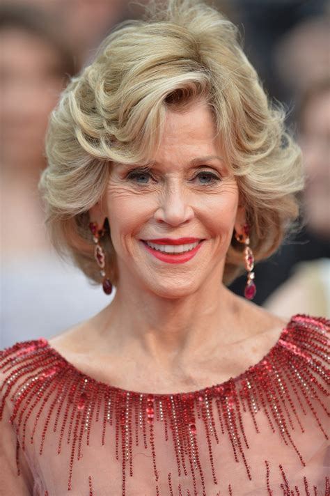 30 Best Jane Fonda Hairstyles Jane Fonda Hairstyles Older Women Hairstyles Short Hair Styles