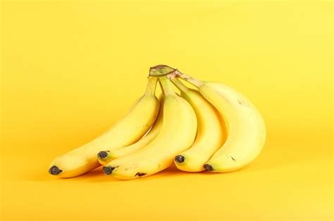 Buah memberikan energi serta memasok vitamin, mineral, serat, dan senyawa antioksidan yang menjaga kesehatan. 8 Manfaat Makan Pisang Ambon, Efektif Turunkan Asam ...