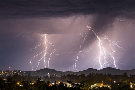 22 Snaps From Last Nights Epic Lightning Storm Over